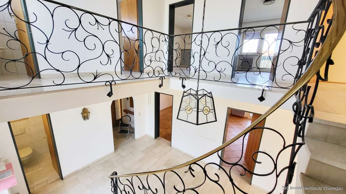 Immobilie in Riedering - Anwesen in Traumlage!
Einfamilienhaus mit Anbau
(z.B. Wohnen & Arbeiten) & parkähnlichem Grundstüc - Bild 4