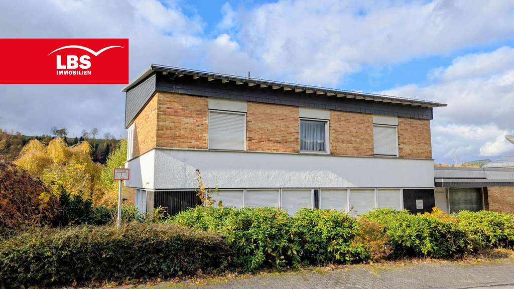 Immobilie in Winterberg - Großzügiges Einfamilienhaus mit tollem Weitblick - Bild 0