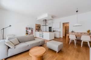 Wunderschöne, lichtdurchflutete Wohnung direkt am Ostkreuz