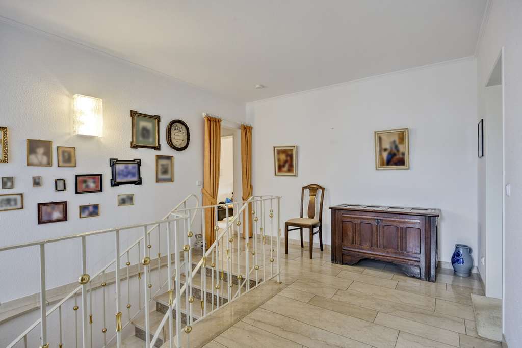 Immobilie in Zülpich - Bungalow mit Doppel-Garage, großes Grundstück in Zülpich-Sinzenich - Bild 2