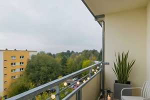 Gemütliche 3-Raum-Wohnung mit EBK & Süd-West Balkon in ruhiger, grüner Lage! – Am Bernsdorfer Hang 17, 9126 Bernsdorf, Chemnitz – Vorschaubild 4