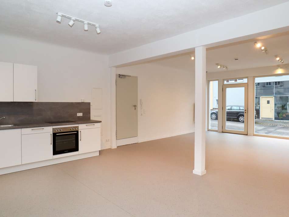 Laden/Büro mit Küche EG