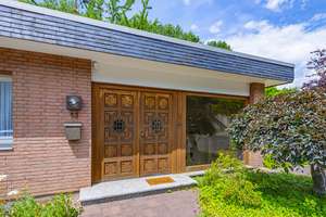 Zeitloser Bungalow auf idyllischem Grundstück mit Doppelgarage – Die vollständige Adresse der Immobilie erhältst du vom Anbieter., 51381 Lützenkirchen, Leverkusen – Vorschaubild 4