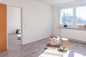 2-Raum-Wohnung mit Tageslichtbad in ruhiger Wohnlage – Sachsenring 54, 9127 Gablenz, Chemnitz – Vorschaubild 1