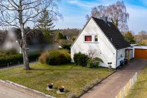 Charmantes Einfamilienhaus mit großem Garten in Lübeck Schlutup – Die vollständige Adresse der Immobilie erhältst du vom Anbieter., 23568 Schlutup, Lübeck – Vorschaubild 2