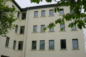 2-Zimmer-Wohnung mit Laminat und Tageslichtbad in Kleinzschocher