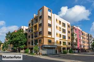 Fünffamilienhaus nebst Garagen + Kapitalanlage +