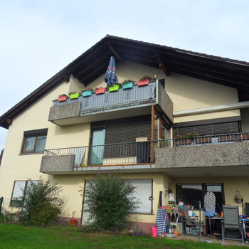 Zweifamilienhaus mit Einliegerwohnung und Garage - Zwangsversteigerung !