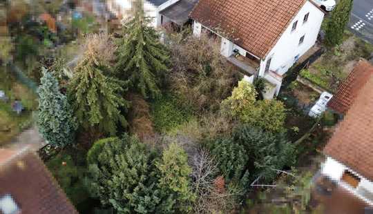 Bild von Sanierungsbedürftiges Einfamilienhaus mit großem Gartengrundstück
