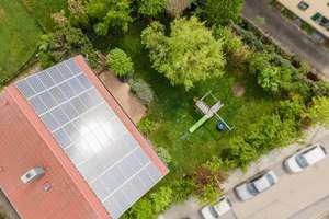 Selbstbezug trifft Stadtoase – modernisiertes ZFH mit Balkon, PV-Anlage und Gartenidylle in Top-Lage – Die vollständige Adresse der Immobilie erhältst du vom Anbieter., 93051 Kumpfmühl-Ziegetsdorf-Neuprüll, Regensburg – Vorschaubild 2