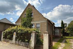 Zweifamilienhaus in guter Lage von Lübben mit schönem Garten – Die vollständige Adresse der Immobilie erhältst du vom Anbieter., 15907 Lübben (Spreewald) – Vorschaubild 1