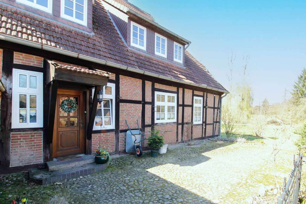 Immobilie in Bad Fallingbostel - Traumhafter Rest-Hof in Wasserlage ! Mit 3 Wohneinheiten & fabelhaften Nutzungsoptionen - Bild 2