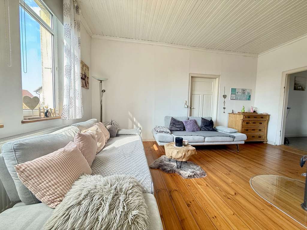 Immobilie in Meeder - Flexibles Raumwunder in Meeder: Gepflegtes 3-Parteienhaus mit Garten und Historie - Bild 1