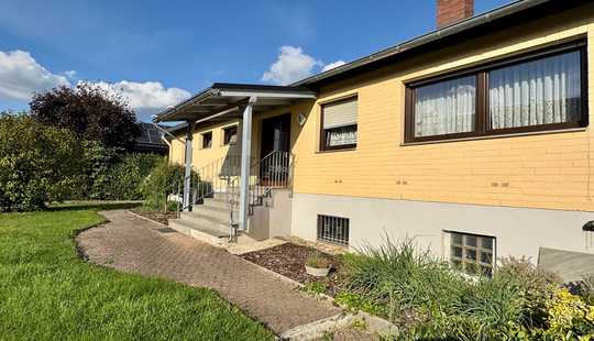 Bild von Von Privat: Freistehendes Haus mit großem Grundstück, geselliger Terrasse und sonnigem Garten