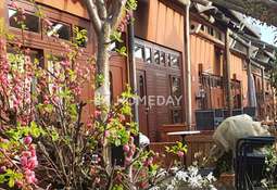 Vordereingang zur Mandelblüte