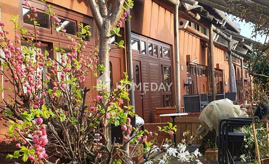 Luxus pur mit spektakulärer Lage und Architektur: RMH mit Garten über den Dächern von Karlsruhe City