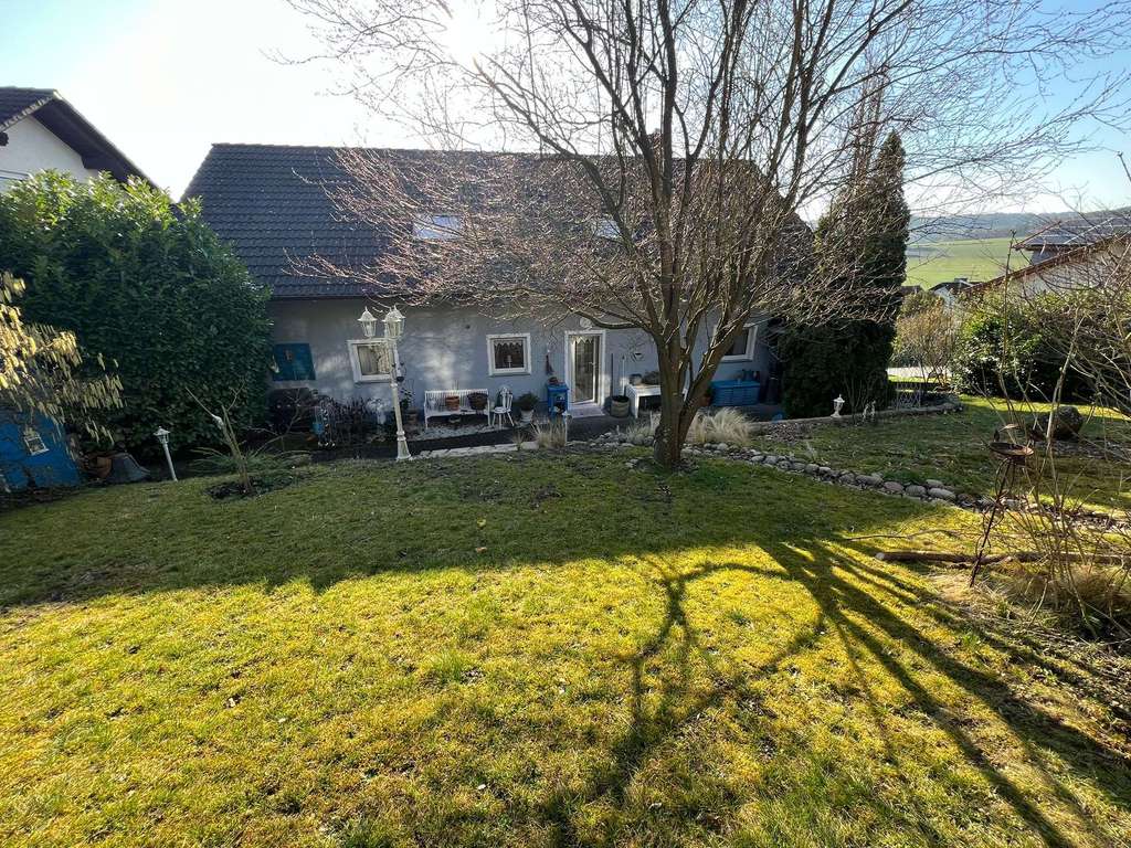 Immobilie in Brachttal - Leben wie im Urlaub – Gepflegtes Ein-bis Zweifamilienhaus in ruhiger Wohnlage - Bild 1