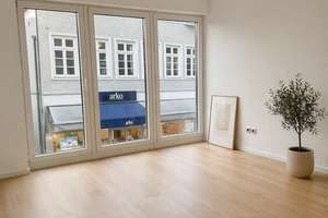 Erstbezug nach Sanierung: Moderne 3-Zimmer-Wohnung mit EBK in zentraler Lage