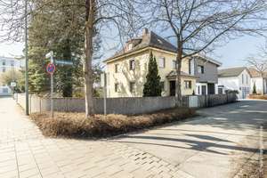 Charmante Doppelhaushälfte bzw. Mehrgenerationenhaus mit viel Potential auf traumhaften Grundstück – Die vollständige Adresse der Immobilie erhältst du vom Anbieter., 80999 Untermenzing, München – Vorschaubild 4