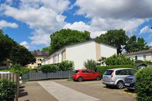 Modernes Haus mit Garten, Garage & Einbauküche – Glasfaser & Terrasse! – Bielefelder Straße 104, 65931 Frankfurt am Main – Vorschaubild 1