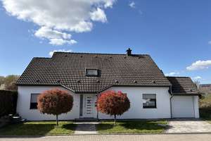 Modernes, sehr gepflegtes EFH mit 2 Bädern, Einbauküche, Sonnenterrasse, Garten in Niederpleis – Die vollständige Adresse der Immobilie erhältst du vom Anbieter., 53757 Sankt Augustin – Vorschaubild 1