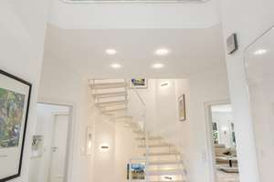Einziehen & Wohlfühlen! Zukunftssicheres Luxusanwesen mit 7 Zi., Solaranlage, Pool, Garage/Carport – Die vollständige Adresse der Immobilie erhältst du vom Anbieter., 14089 Kladow, Berlin – Vorschaubild 2