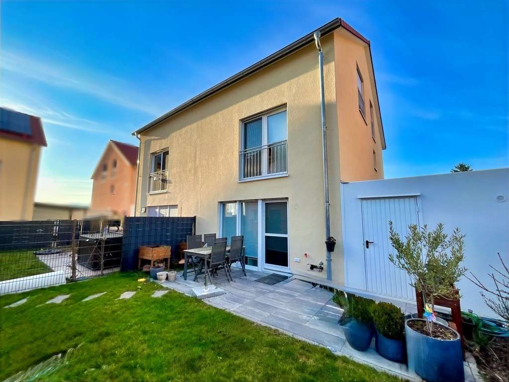 Immobilie in Rödersheim-Gronau - Familienfreundliche DHH in Feldrandnähe mit Garten und moderner Ausstattung - Bild 0