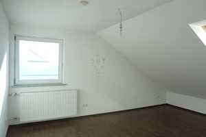NUR FÜR STUDENTEN-/INNEN - Zimmer in 3er-WG in einem Studentenwohnheim in Reutlingen – August-Bebel-Straße 17, 72762 Reutlingen (Kreis) – Vorschaubild 1