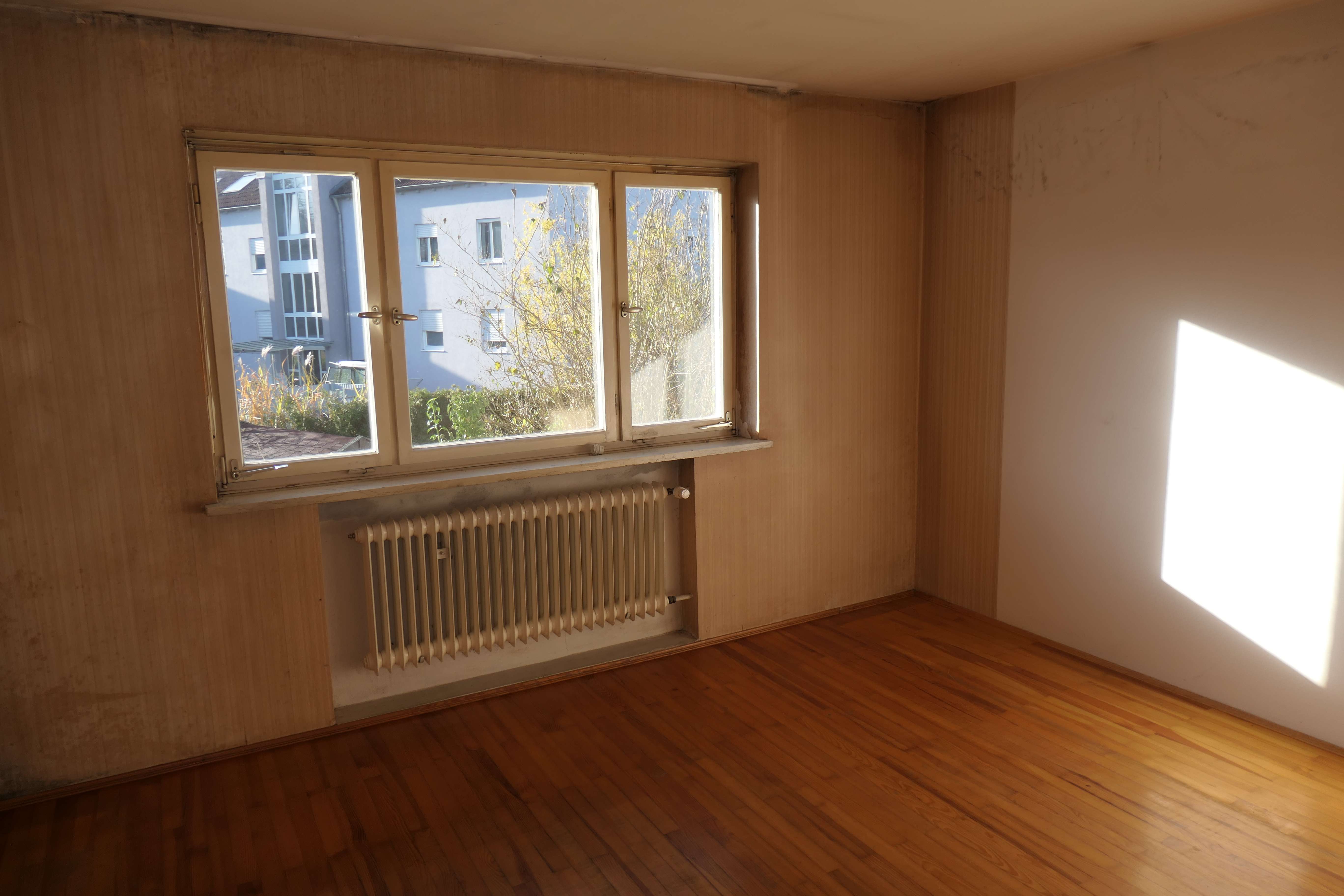 Immobilie in Mainburg - Top Lage! Nähe Salvatorberg! Renovierungsbedürftiges Wohnhaus mit 2 Wohneinheiten und Garagen - Bild 6