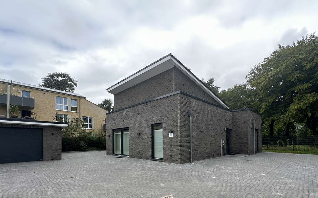 Neubau - Erstbezug - Einfamilienhaus mit Einliegerwohnung und Büro