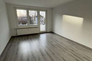 Charmante 3-Zimmer-Wohnung mit Balkon, Stellplatz und Tageslichtbadezimmer – Zschopauer Straße 56b, 9111 Zentrum, Chemnitz – Vorschaubild 2