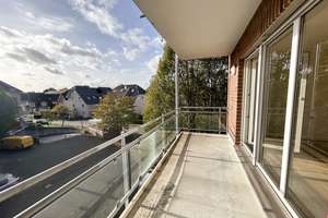 Große und helle 1-Zimmer-Wohnung im 2. Obergeschoss, mit Küchenzeile, Balkon & Stellplatz