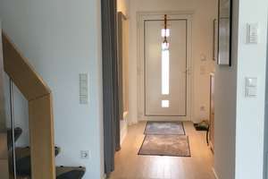 Exklusive DHH in Top-Lage mit Dachterrasse, Garage und großem pflegeleichtem Garten – Die vollständige Adresse der Immobilie erhältst du vom Anbieter., 61267 Neu-Anspach – Vorschaubild 11