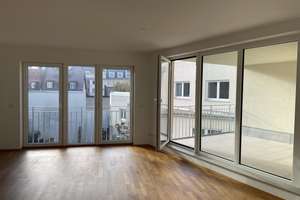 Helle 4 Zimmer Helle 4 Zimmer  Wohnung - Loggia mit Ausblick über ruhigen grünen Innenhof – Watzmannstraße 4, 81541 Obergiesing, München – Vorschaubild 3