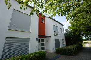 Bj. 2012 - Ruhig und grün am Stadtrand, Westblk. ohne Gegenüber, Bes. SA 22.08. n. Vereinbg. – Die vollständige Adresse der Immobilie erhältst du vom Anbieter., 81249 Lochhausen, München – Vorschaubild 2