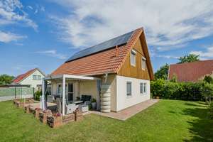 Provisionsfrei – Familienfreundliches Haus mit großer Küche, Südwest-Terrasse und Doppelgarage – Die vollständige Adresse der Immobilie erhältst du vom Anbieter., 15890 Eisenhüttenstadt – Vorschaubild 1