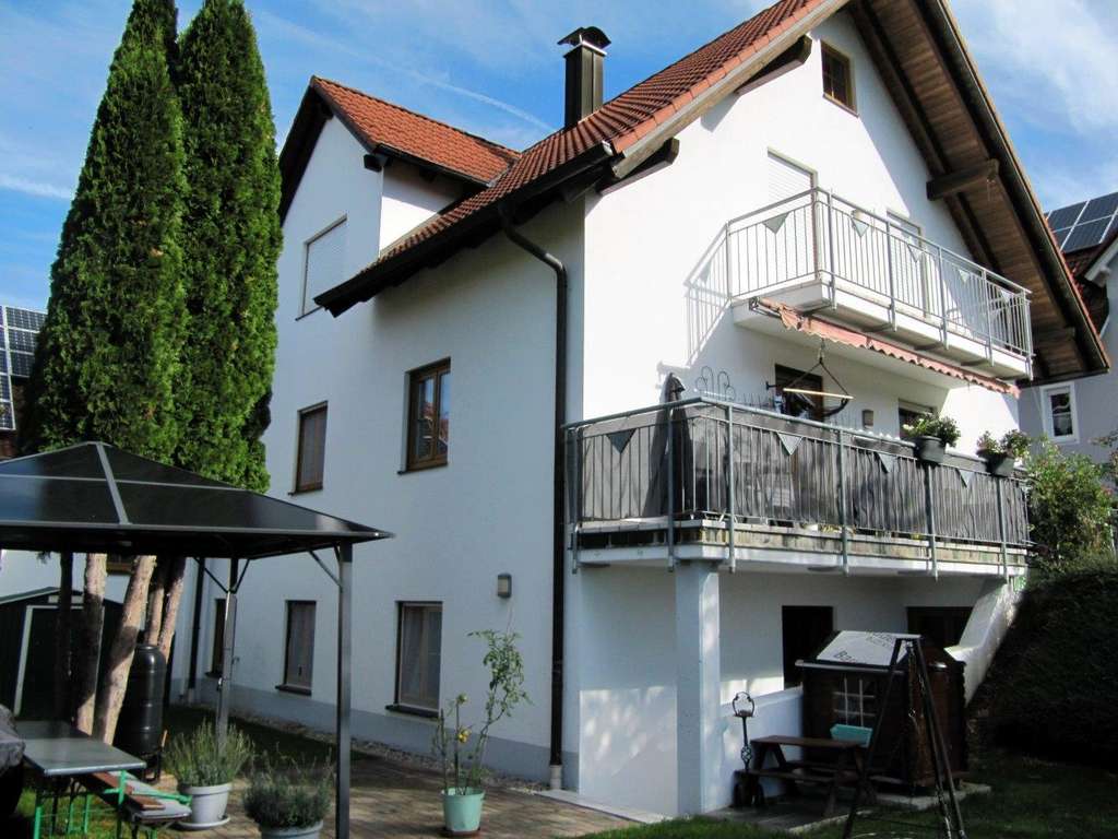 Immobilie in Rudelzhausen - 3-Zimmer-Souterrain-Wohnung  in einem topgepflegten Wohnhaus (nur 3 WE) in traumhafter Lage - Bild 0