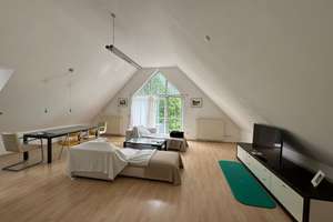 Helle 3-Zimmer Dachgeschosswohnung mit Balkon in Ramersdorf-Perlach