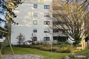 Top-Lage: Moderne 2-Zimmer-Wohnung mit großzügigem Balkon und PKW-Stellplatz – Raifeisenstraße 9, 64342 Seeheim-Jugenheim – Vorschaubild 2