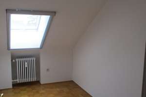 Hübsche DG-Wohnung in Mögeldorf – Die vollständige Adresse der Immobilie erhältst du vom Anbieter., 90480 Schmausenbuckstraße, Nürnberg – Vorschaubild 4