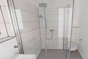 Modernes Wohnen in Kronsrode: Wundervoll helle 3-Zimmer-Neubauwohnung mit EINBAUKÜCHE und LOGGIA – Bärenbleek 8, 30539 Bemerode, Hannover – Vorschaubild 10
