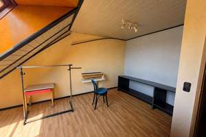 Familienglück mit Garten: Reihenmittelhaus mit viel Potenzial in 90453 Nürnberg-Katzwang  – Die vollständige Adresse der Immobilie erhältst du vom Anbieter., 90453 Katzwang, Reichelsdorf Ost, Reichelsdorfer Keller, Nürnberg – Vorschaubild 9