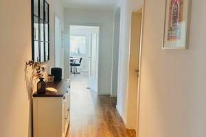 REAL HOUSE: Lichtdurchfluteter Wohntraum am Rhein | 3 Zimmer mit verglaster Loggia & Stellplatz – Die vollständige Adresse der Immobilie erhältst du vom Anbieter., 51063 Mülheim (Ortsteil), Köln – Vorschaubild 11