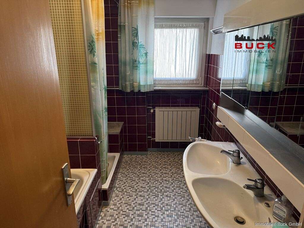 Immobilie in Gruibingen - 3-Familienhaus mit vielseitigen Nutzungsmöglichkeiten zum Kauf! - Bild 4