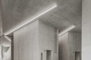 Loft von Brandlhuber+ Muck Petzet mit Sichtbeton, offener Edelstahlküche und West-Terrasse – Johannisplatz 3, 10117 Berlin – Vorschaubild 14