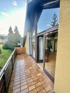 Helle DG-Wohnung mit Balkon & Garage – vermietet, Eigennutzung kurzfristig möglich