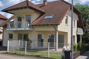 Viel Freiraum: Großzügiges Einfamilienhaus in Kindsbach