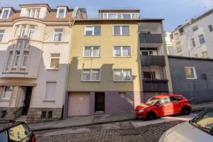 Helle 3-Zimmer-Wohnung mit Dachterrasse
Weitblick über Wuppertal inklusive – Die vollständige Adresse der Immobilie erhältst du vom Anbieter., 42285 Barmen, Wuppertal – Vorschaubild 20