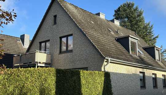 Bild von Kleines Zinshaus ( 4 Wohneinheiten ), Hamburg-Niendorf mit 2 Garagen und 7 PKW-Stellplätzen