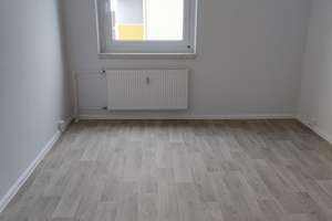 3 Raum Wohnung mit Balkon... – Lilienthalstraße 21, 14480 Am Stern, Potsdam – Vorschaubild 2